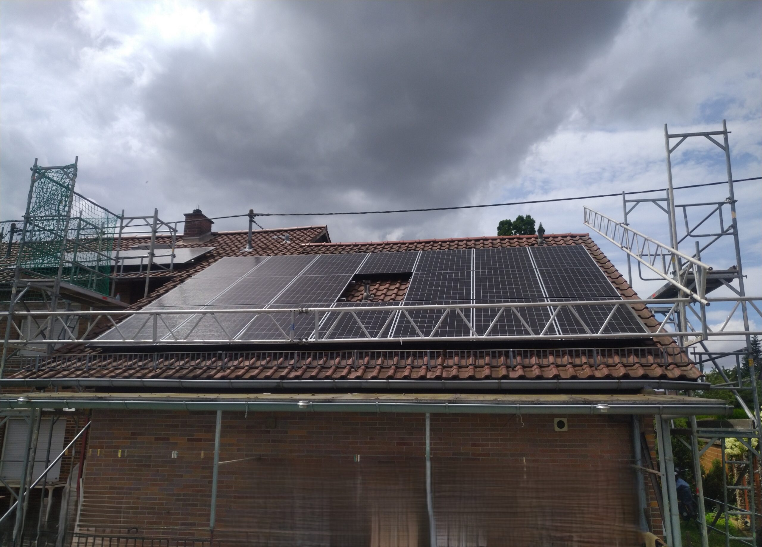 Read more about the article 13,6 kWp Photovoltaikanlage in Worms mit Modulen von Heckert Solar, SMA STP 10.0 SE Wechselrichter und 9,8 kwh Speichersystem von SMA.