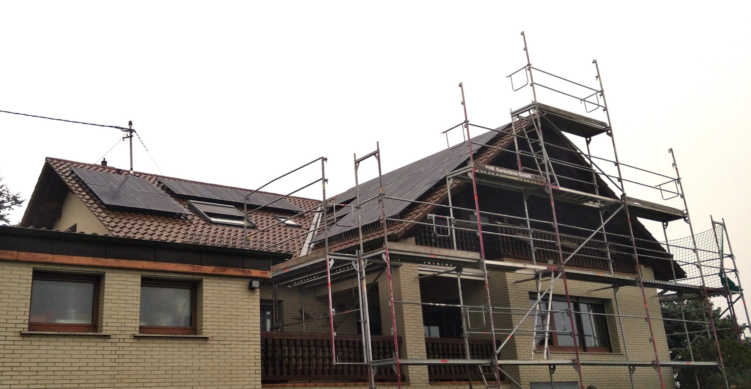 Read more about the article 16,465 kWp Photovoltaikanlage in Heuchelheim mit Modulen von Heckert Solar, Kostal Plenticore Wechselrichter sowie Speichersystem von BYD .