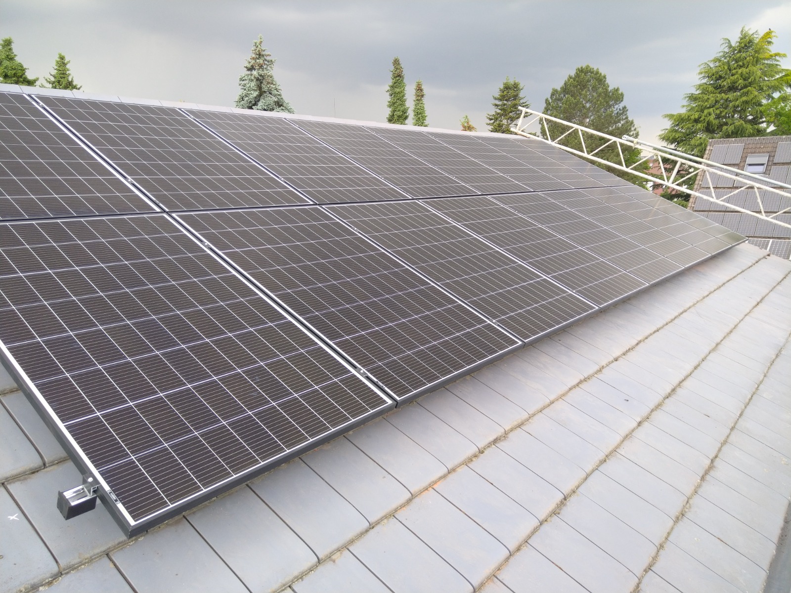 Read more about the article Anlagenerweiterung 2025 um 6,48 kwp mit Modulen von Heckert Solar NeMo 4.2 auf Ostdachseite in Frankenthal (Pfalz)