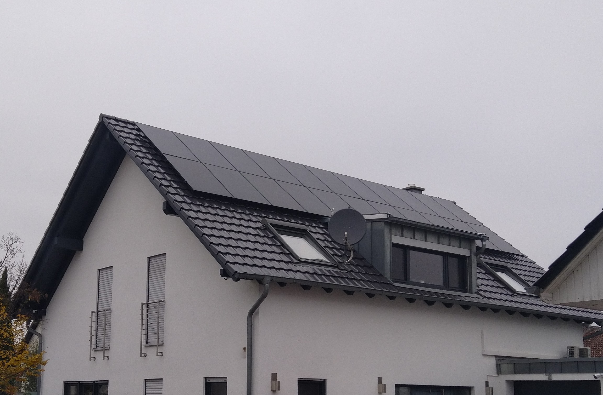 Read more about the article 18,245 kwp Photovoltaikanlage mit 19,4 kwh Hager Energiespeicher flow und Hager witty Solar Wallbox in Otterstadt. (2025)